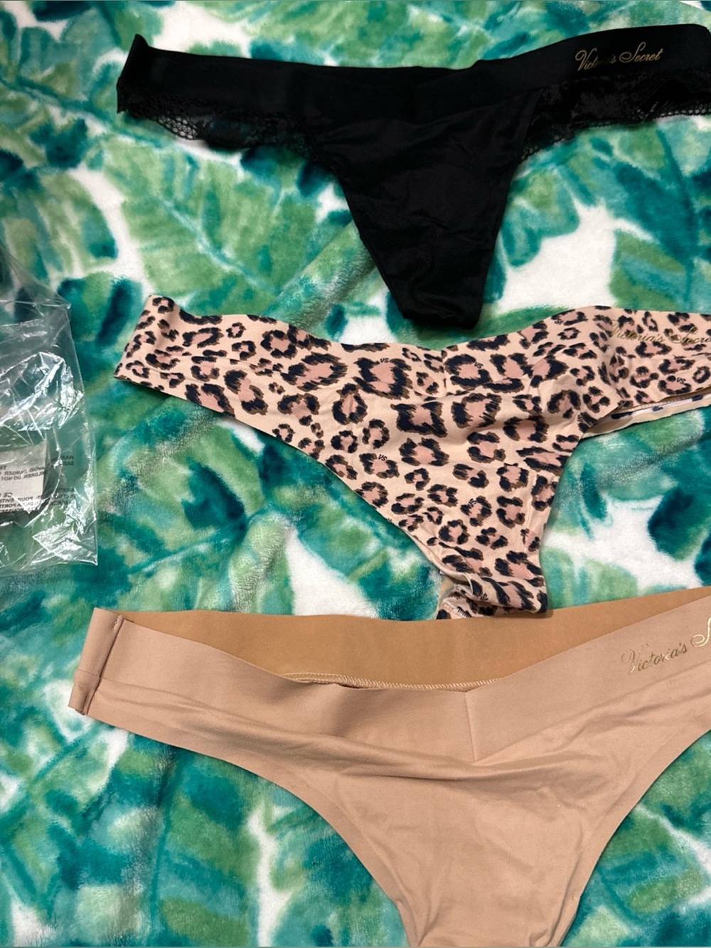 Victoria’s Secret Incredible Things Thong Panty Lot,M,New